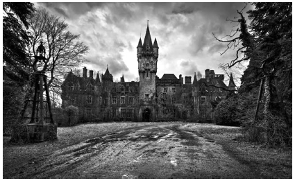 El ch&acirc;teau Miranda (Celles, B&eacute;lgica), a unos 20 km de Dinant, un ejemplo paradigm&aacute;tico de castillo g&oacute;tico, con sus leyendas de fantasmas.
