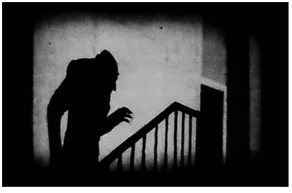 Escena ic&oacute;nica de la sombra del conde Orlok subiendo&nbsp;la escalera, en la pel&iacute;cula Nosferatu (1922).